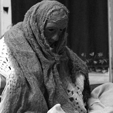 Anciana de memoria y paisaje