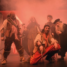 De fuera vendr&aacute; quien de casa nos echar&aacute;