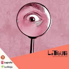 Elo&iacute;sa est&aacute; debajo de un almendro