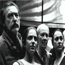 Esp&iacute;a a una mujer que se mata