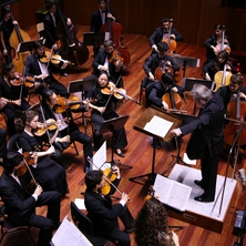 P&eacute;ter E&ouml;tv&ouml;s y la Orquesta Freixenet