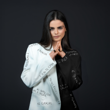 Luc&iacute;a De La Puerta