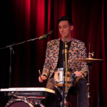 Comedia & M&uacute;sica