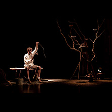 Poi - D&acute;ES TROi