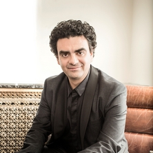 Rolando Villaz&oacute;n