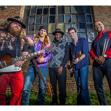 Royal Southem y Aurora & The Betrayers