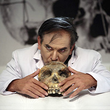 Sangre en el div&aacute;n