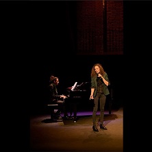 Vano fantasma de niebla y luz