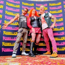 Viki Vortex and the Cumshots