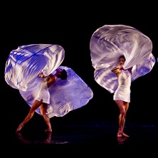 W Momix Forever