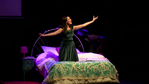 De Caperucita a Loba en solo seis t&iacute;os