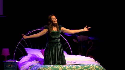 De Caperucita a Loba en solo seis t&iacute;os