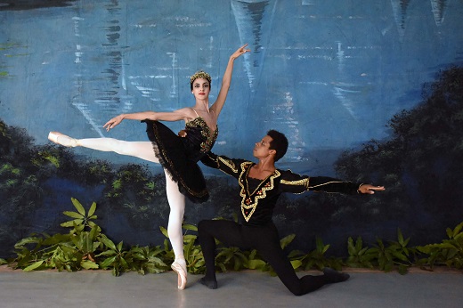 El lago de los Cisnes - Ballet cl&aacute;sico de Cuba Lau