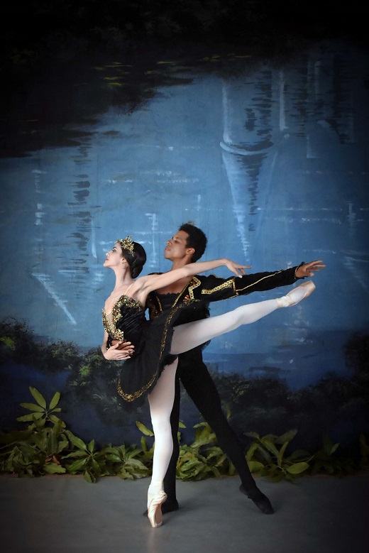 El lago de los Cisnes - Ballet cl&aacute;sico de Cuba Lau