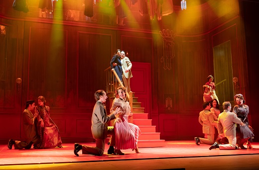 El tiempo entre costuras