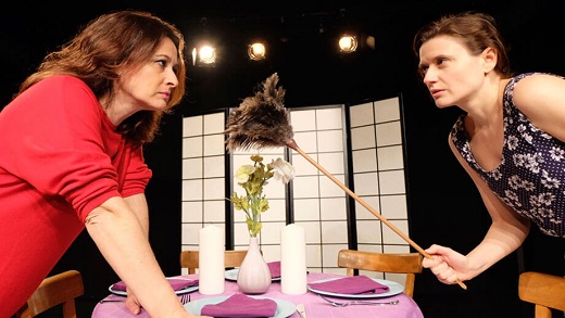 Extra&ntilde;a pareja