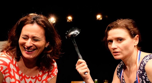 Extra&ntilde;a pareja