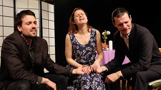 Extra&ntilde;a pareja