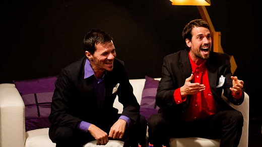 Extra&ntilde;a pareja