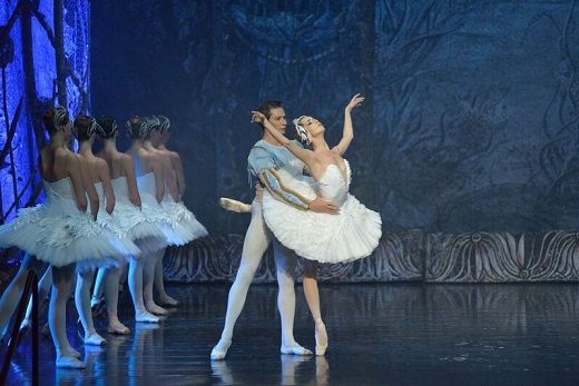 El Lago De Los Cisnes