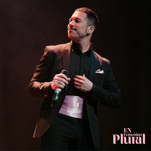 En Femenino Plural