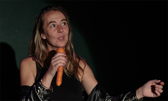 Gente encerrada en sitios