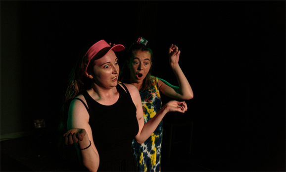 Gente encerrada en sitios