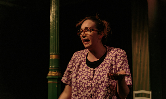 Gente encerrada en sitios