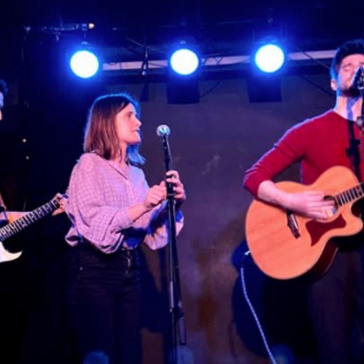 Noche de micros azules