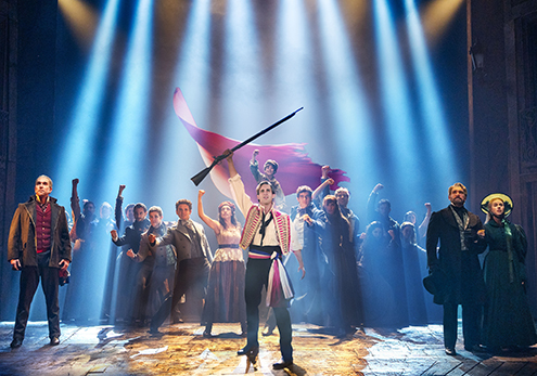 Sale el Sol. Los Miserables Elenco. Foto Gavy Merz