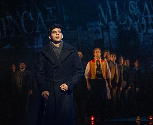 Quique Niza como 'Marius' y elenco. Foto Danny Kaa