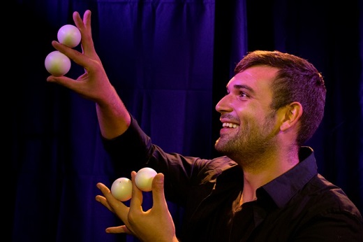 De peque&ntilde;o me mordi&oacute; un mago