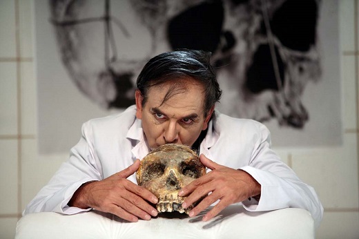 Sangre en el div&aacute;n