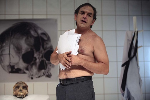 Sangre en el div&aacute;n