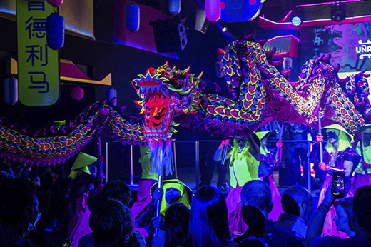 U&ntilde;as Chung Lee&nbsp;