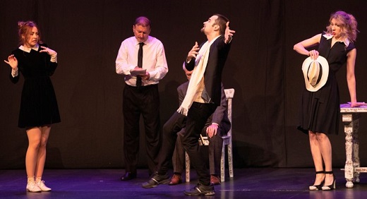 Usted tiene ojos de mujer fatal... en la radio