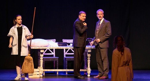 Usted tiene ojos de mujer fatal... en la radio