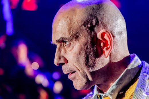 Un Monstruo viene a verme