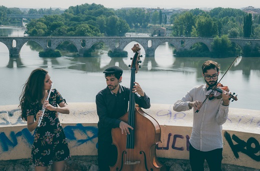 Vandalia Tr&iacute;o