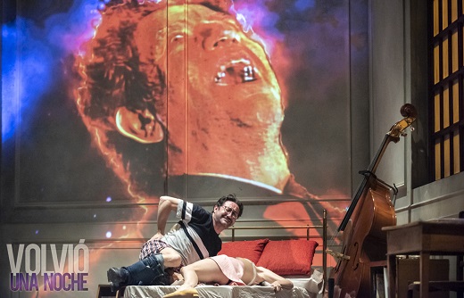 Volvi&oacute; una noche