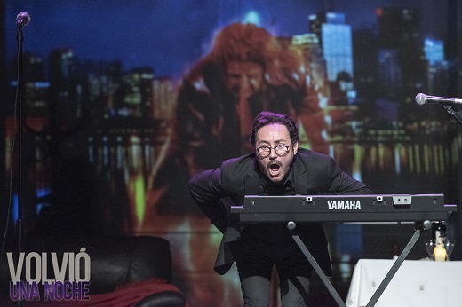 Volvi&oacute; una noche