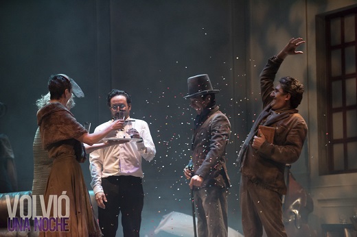 Volvi&oacute; una noche