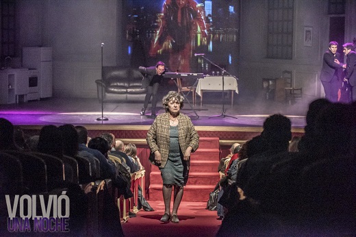 Volvi&oacute; una noche